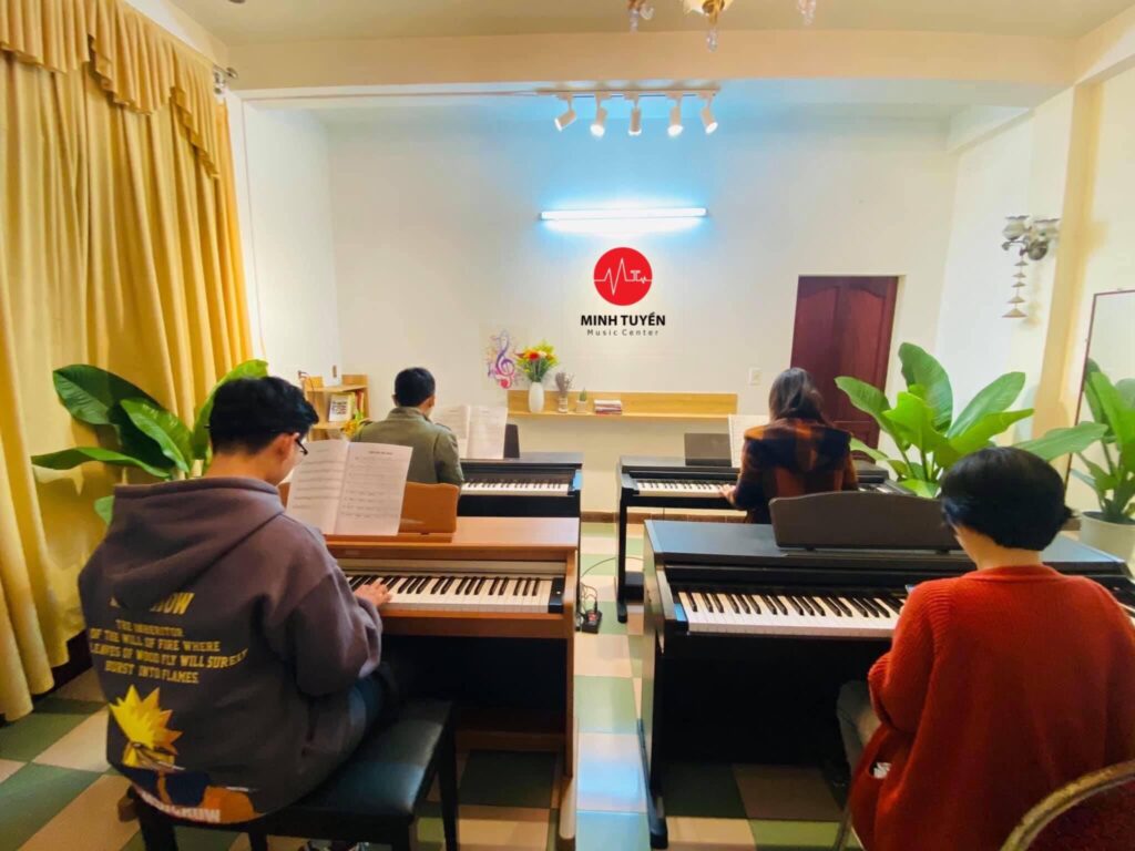 Trung tâm Âm nhạc Minh Tuyền - Đam mê chưa bao giờ là muộn 3 trung_tam_am_nhac