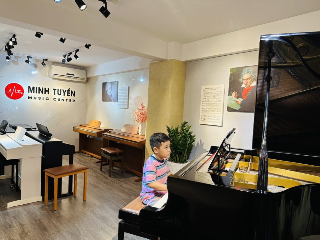 Trung tâm Âm nhạc Minh Tuyền - Đam mê chưa bao giờ là muộn 2 trung_tam_am_nhac