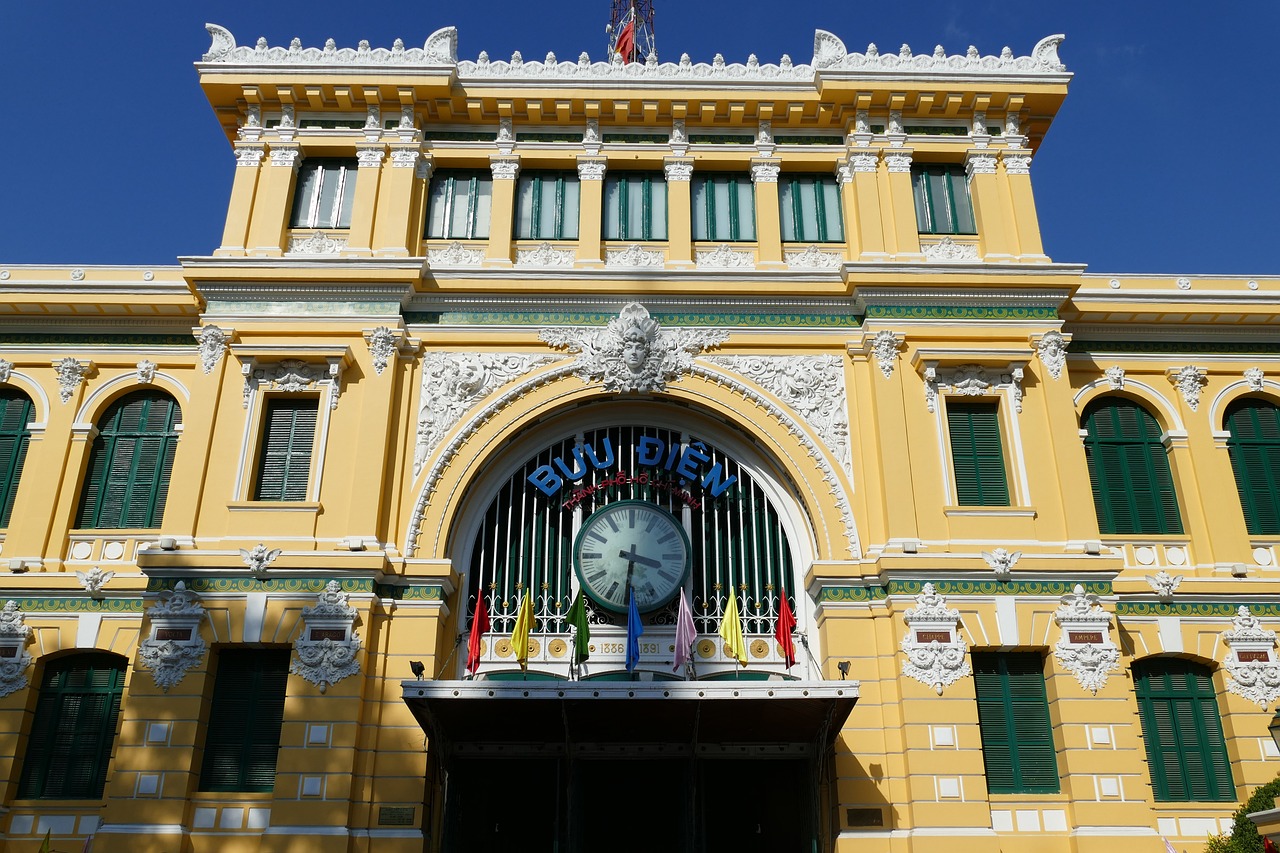 artLIVE x VP BAVUONG | The first journey of Saigon art LINE