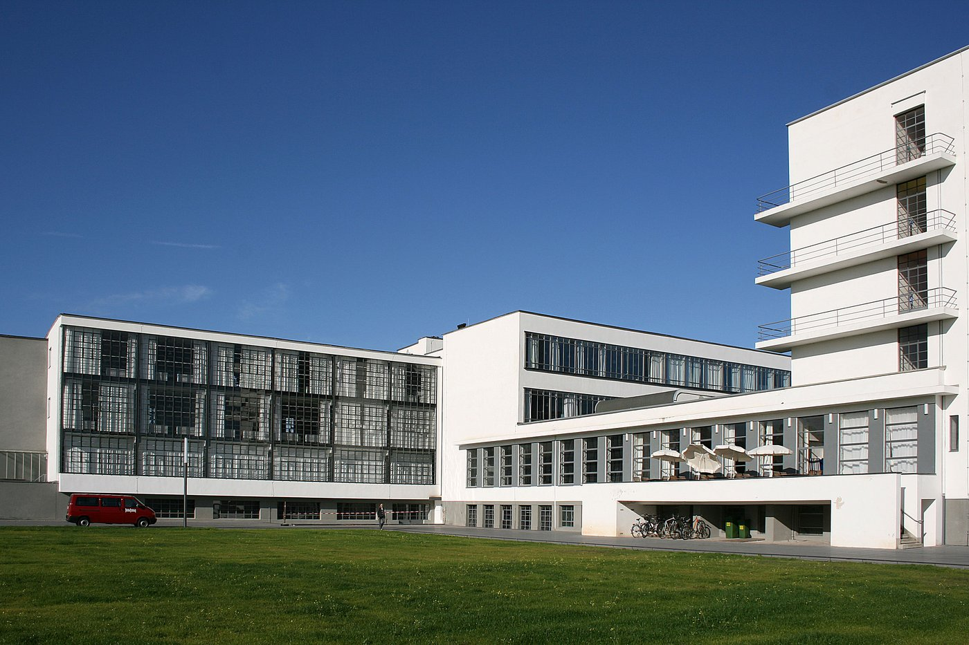 Vì sao phong cách Bauhaus lại có ảnh hưởng đến nền nghệ thuật hiện đại? 6 phong_cach_Bauhaus