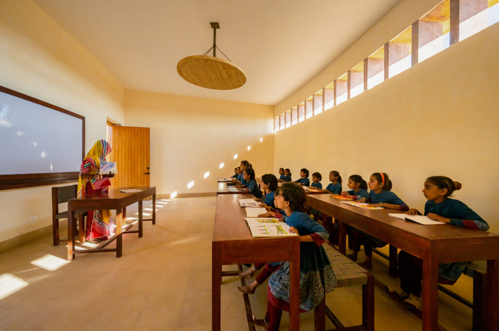 Kiến trúc độc đáo của ngôi trường nằm giữa sa mạc 5 Rajkumari_Ratnavati