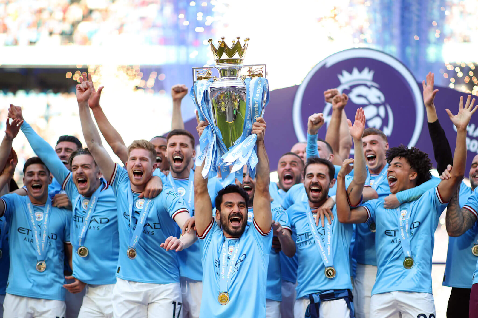 Những giải bóng đá Châu Âu nổi tiếng trên thế giới 4 manchester_city_premire_league