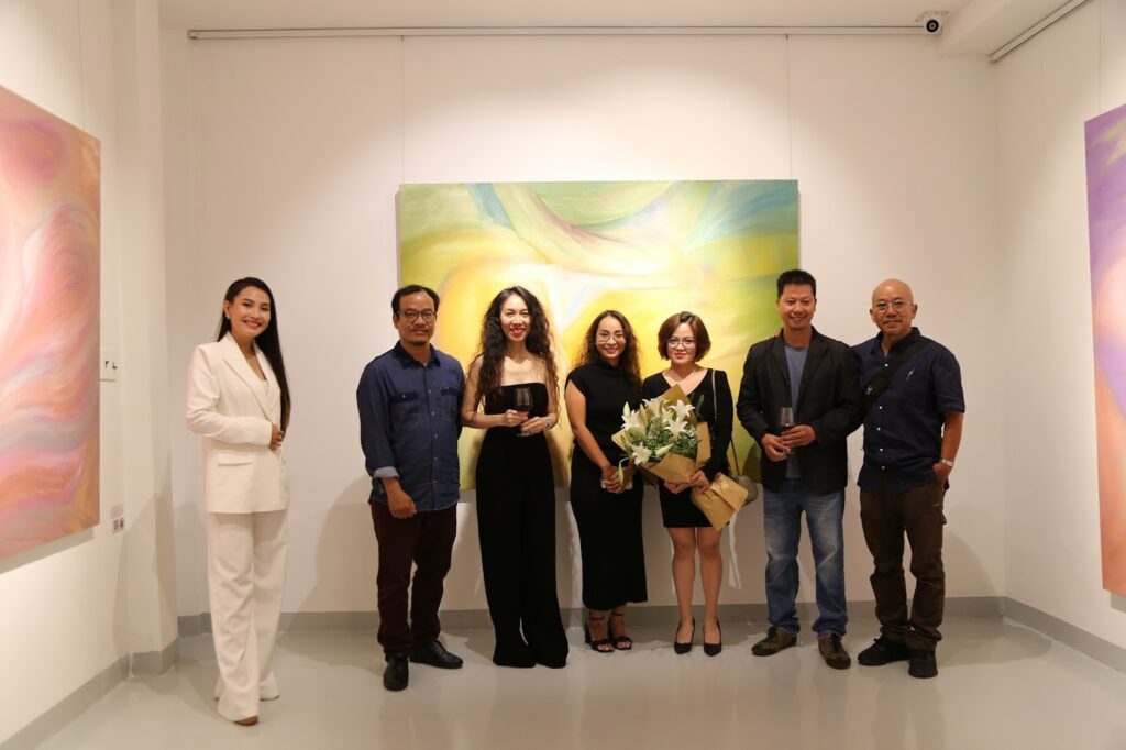 Triển lãm ‘Vùng lụa’ của họa sĩ Bùi Chát tại J Art Space 2 trien_lam_vung_lua