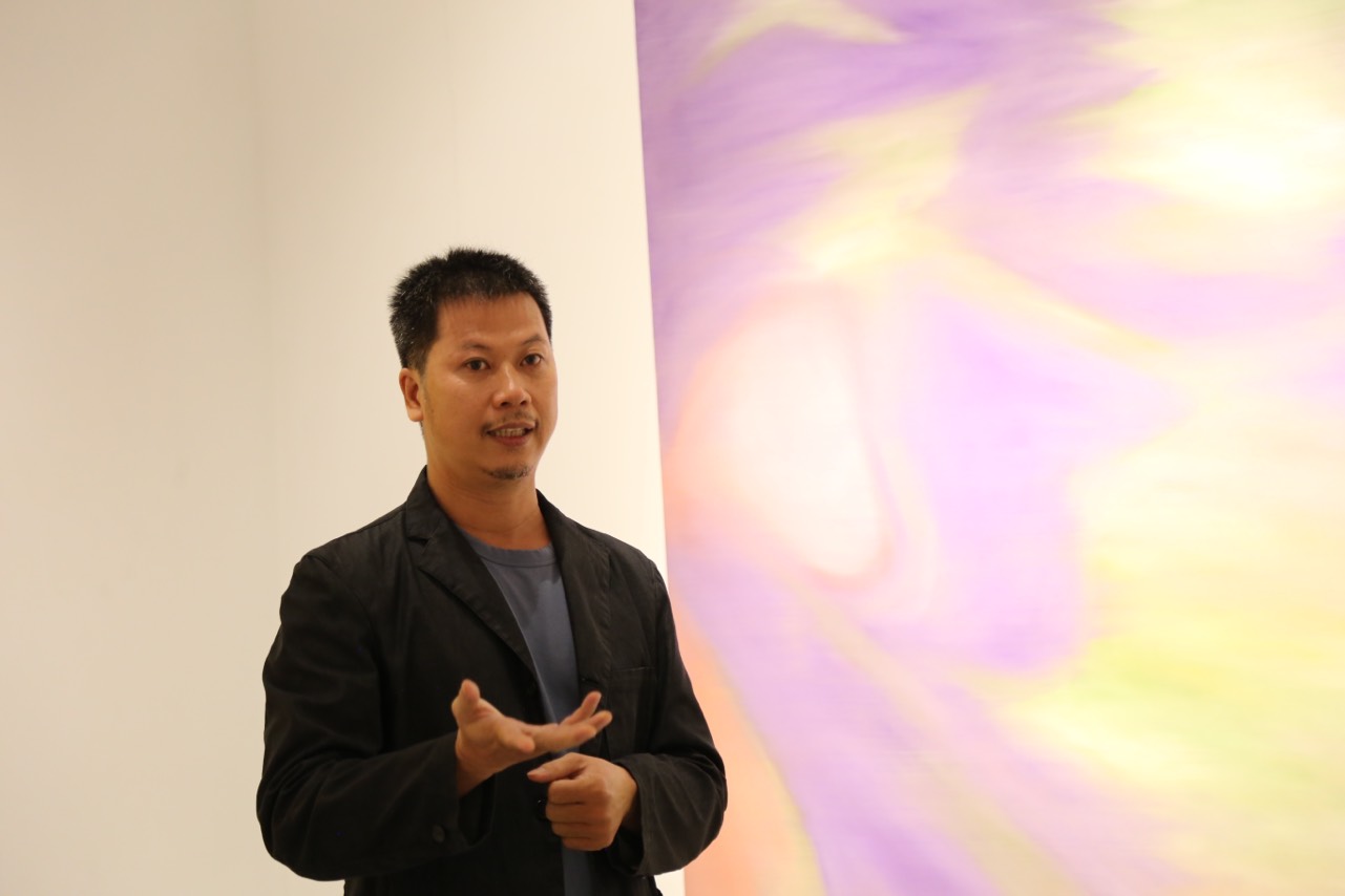 Triển lãm ‘Vùng lụa’ của họa sĩ Bùi Chát tại J Art Space 1 hoa_si_bui_chat