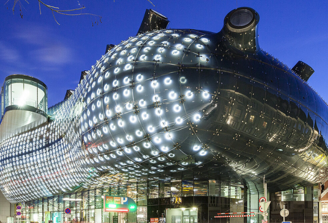 Nổi bật từ sự kỳ dị: kiến trúc bảo tàng Nghệ thuật Kunsthaus Graz