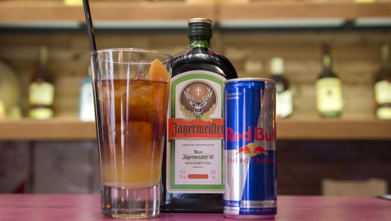 Bom bia - Thức uống khuấy động cuộc vui khắp thế giới (Phần 2) 4 jager-bomb-la-bom-bia-voi-su-ket-hop-hoan-hao