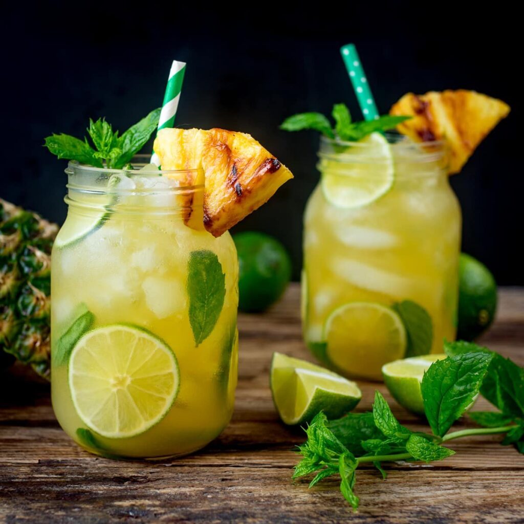 Top 8 loại cocktail mới lạ, độc đáo giải nhiệt mùa hè 1 Cocktail_Pineapple_Mojito