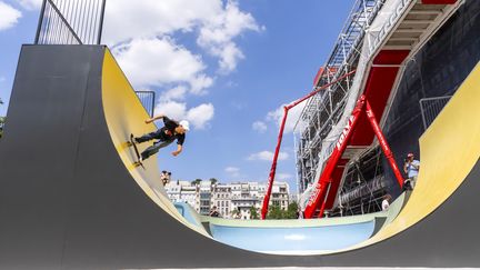 Nghệ thuật trong tác phẩm điêu khắc trượt băng Cycloid Piazza