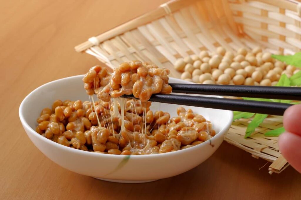 Dư vị khó quên từ những món ăn lên men đặc sắc thế giới (phần 2) 3 Natto - thực phẩm lên men dinh dưỡng đặc trưng của Nhật Bản