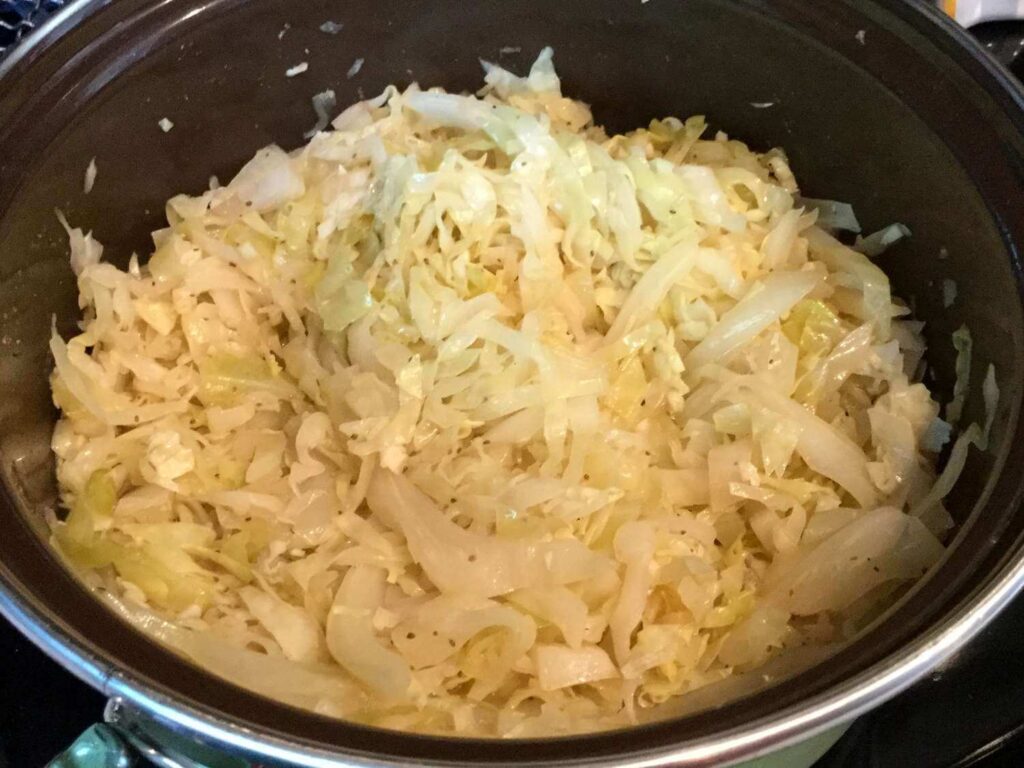 Dư vị khó quên từ những món ăn lên men đặc sắc thế giới (phần 1) 3 Sauerkraut - thực phẩm lên men truyền thống của Đức