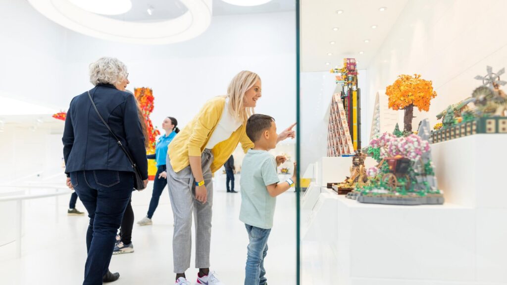 Lần đầu tiên Việt Nam có đại diện tham gia triển lãm sáng tạo Lego quốc tế 2 Triển lãm ‘Masterpiece Gallery’ tại LEGO House