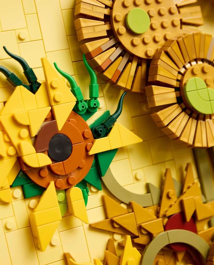 Bộ Lego Hoa Hướng Dương - Góc hoài niệm về họa sĩ Vincent Van Gogh 5 Lego thực hiện chuẩn xác đến từng chi tiết nhỏ.