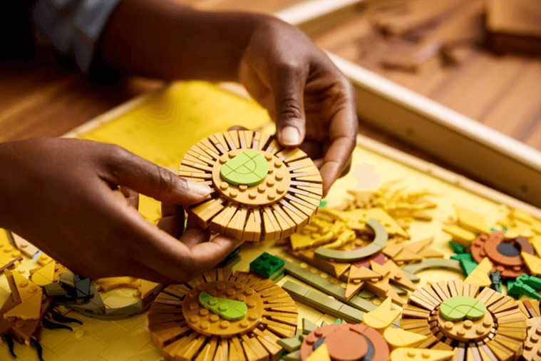 Bộ Lego Hoa Hướng Dương - Góc hoài niệm về họa sĩ Vincent Van Gogh 3 Hình ảnh cánh hoa chi tiết của bộ Lego.