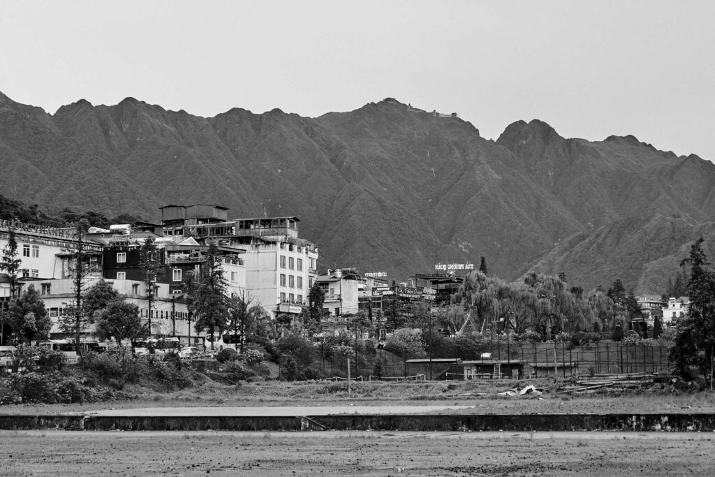 Triển lãm 'Trên đỉnh đổi thay' - Hơi thở Sa Pa qua năm tháng 2 Bức ảnh ‘Làn sóng phát triển Kinh Wave’ vào năm 2018
